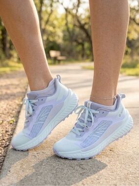 HI-TEC Ice Castle Trail Running Shoes Women’s 7 Lilac Blue White